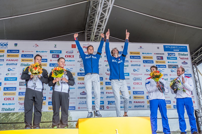 Vyhlášení závodu deblkanoistů / F: Jan Luxík