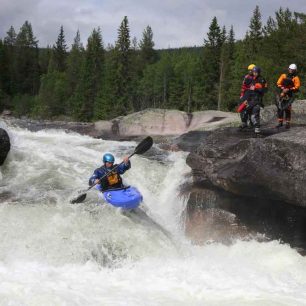 S kamarády na břehu se člověk cítí jistější / F: JKB