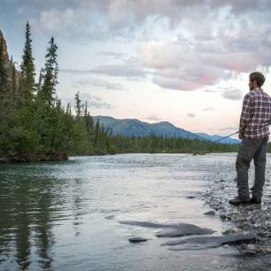 Bez večerního rybaření by to nebylo to pravé aljašské táboření / F: Fjolls Expedition