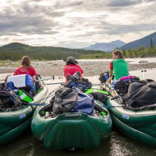 V klidnější části řeky lodě svážeme, necháme se unášet proudem a užíváme si jízdu. / F: Fjolls Expedition