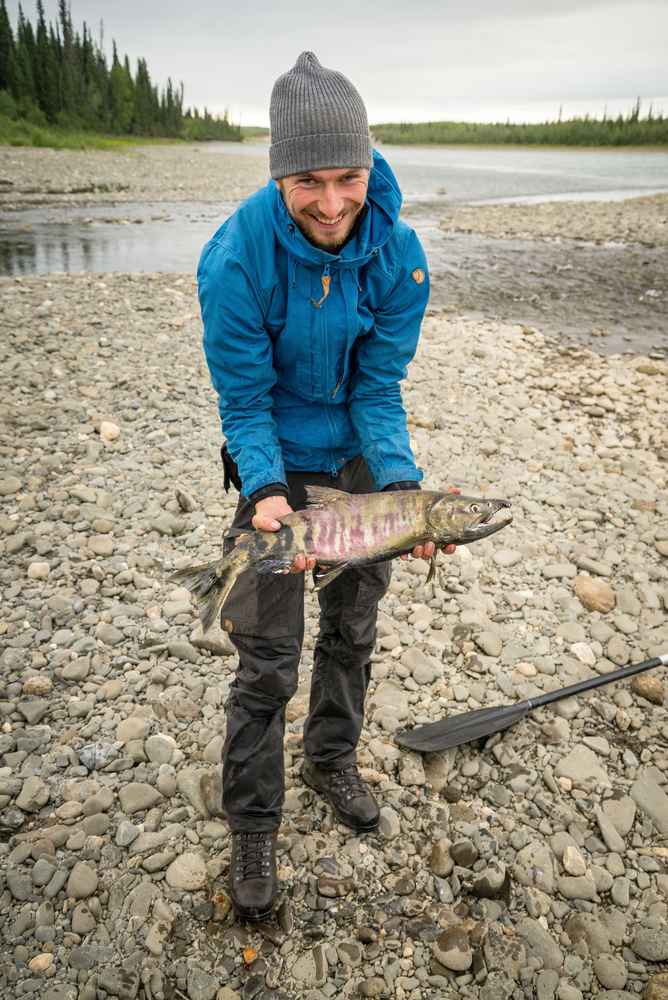 A my si taky jednoho lososa ulovíme. / F: Fjolls Expedition