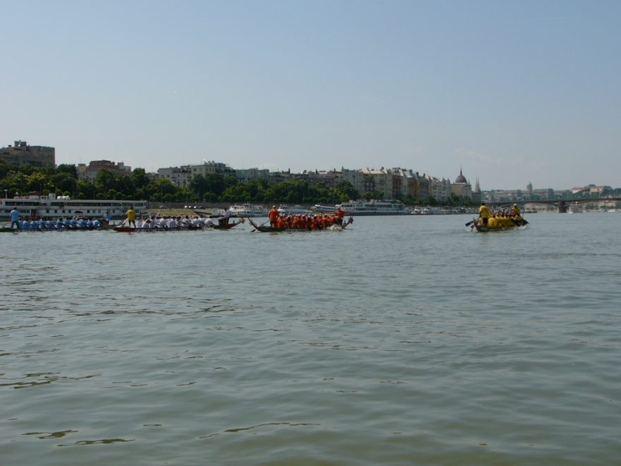 Zúčastnili jsme se i závodu dračích lodí v Budapešti – nevyhráli jsme / f: archiv Marcel Miščík