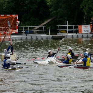 Úspěšný rok 2016 pro kanoepolo v Čechách - první ročník Českého poháru a exhibice na Hameráku