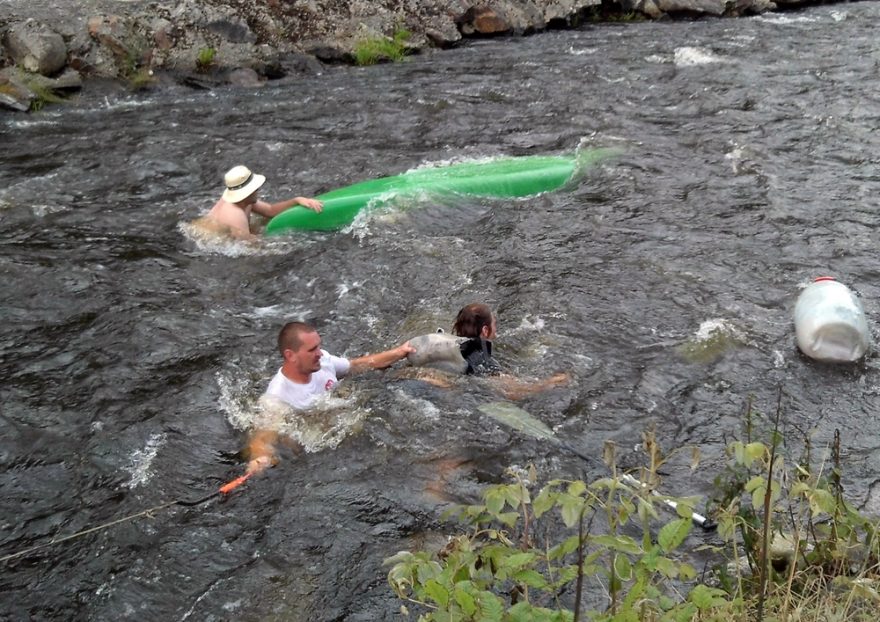 Nejprve zarchraňujeme lidi, pak materiál