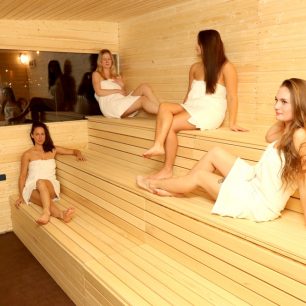 Plovoucí prosklená sauna
