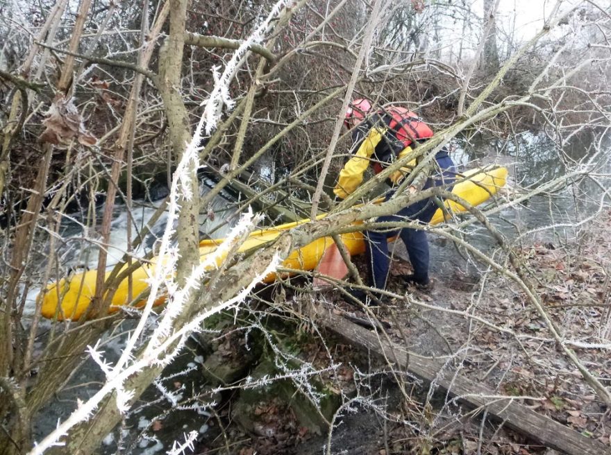 Na trase jsou dokonce i dva jezy, které je ntné přetáhnout