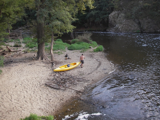 Písčité plážičky vybízejí k odpočinku