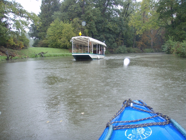 Koryto řeky je široké a přehledné