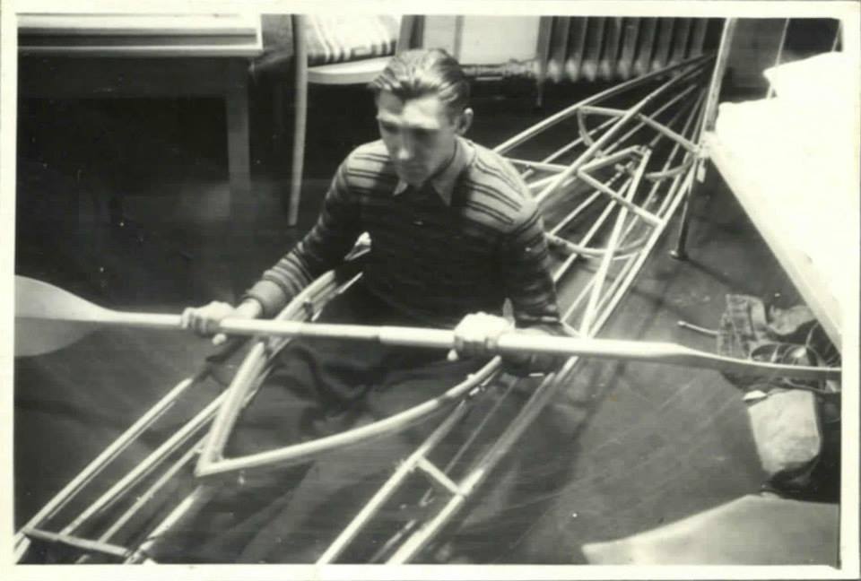 První pokus o sestavení skládacího kajaku, jaro 1954