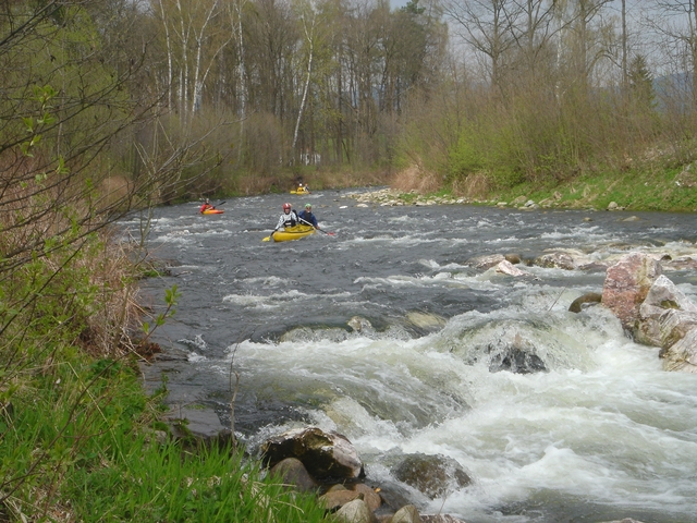 Labe je vhodné pro zkušenější vodáky, ale žádné velké nebezpečí při splouvání nehrozí