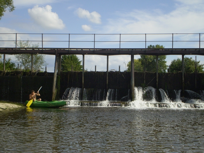 Nesjízdný jez na Loučné