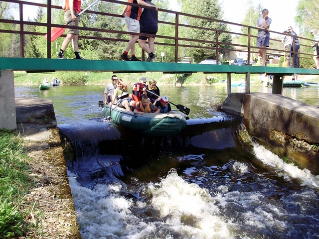 Rodiny s dětmi si můžou Malši sjet na raftech