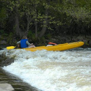 Na Ohři si dávejte pozor na jezy, hodně jich je nesjízdných!