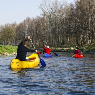 Jarní splutí nenabídne zelené stromy, ale krásný stav vody