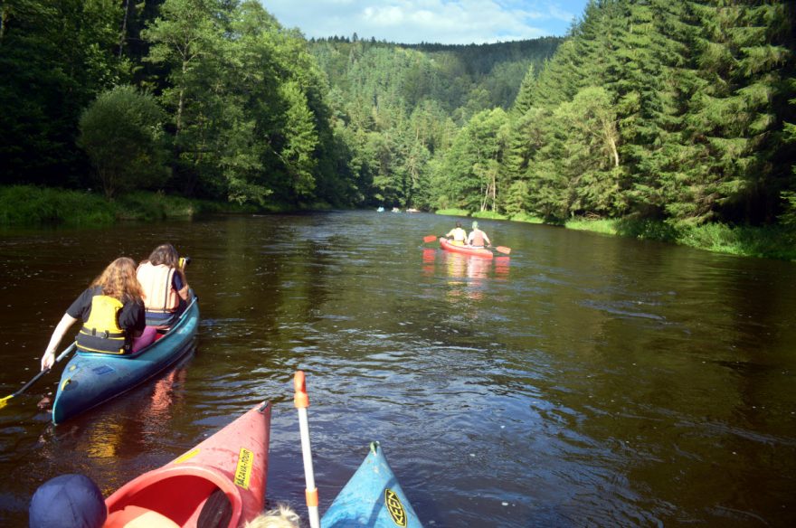 Vltava téměř bez lidí mimo hlavní tažení