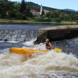 Pod některými šlajsnami je třeba dávat pozor na pořádné vlny / F: Bisport