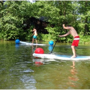 Paddleboardy zkusili i dospělí