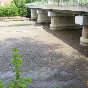 Sucho v korytě řeky Doubravy