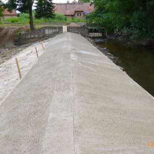 Rekonstrukce jezu V pozámčí v Ronově nad Doubravou