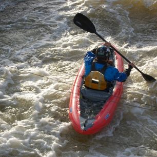 Safari 330 v akci na divoké vodě