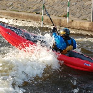 Safari 330 v akci na divoké vodě
