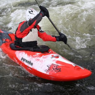 Machno na kanále v Troji