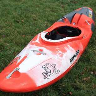 Paluba Pyranha Machno