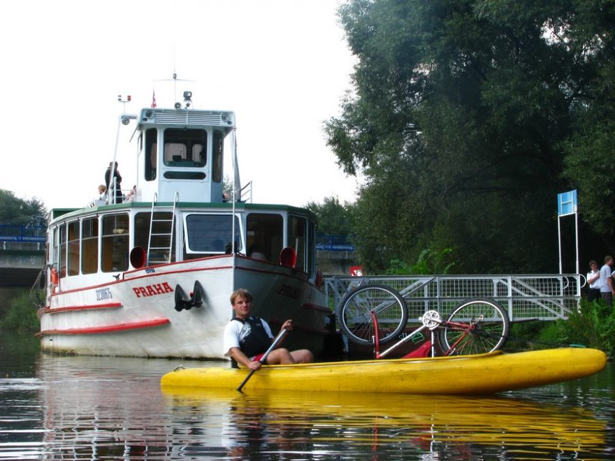 Pod Veverskou Bitýškou přistávají parníky / F: Franta Prokeš