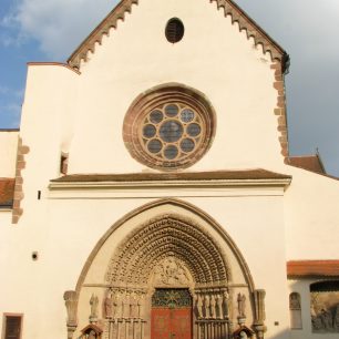 Průčelí kostela Cisterciáckého opatství Porta coeli / F: Franta Prokeš