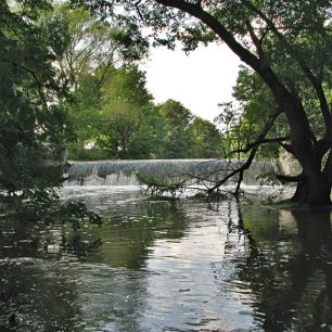 Nesjízdný jez na ř. km 4,3 / F: František Prokeš