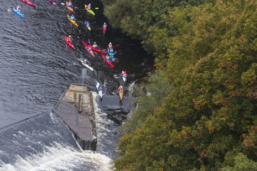 Letecký pohled na první jez na trati