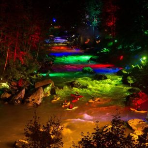 Noční pádlování na osvětleném Saalachu / F: Patricie Kaiser