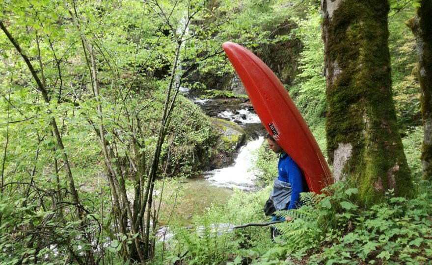 Při náročnějších aktivitách prádlo dobře odvádí pot od pokožky