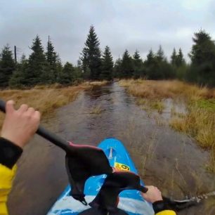 Zpočátku je Jizera spíš potůčkem