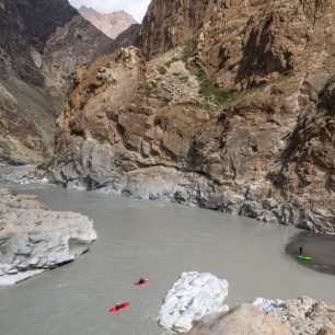 Trika Devold prověřil Kajman na expedici Sary Jaz 2017 v Kyrgyzstánu