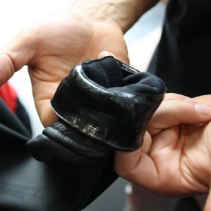 HIKO - zátěr neoprenové manžety u bundy Chinook