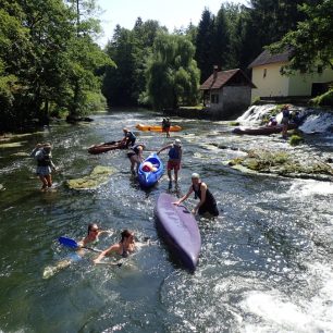 Plaváčci na slovinské řece Krka / F: archiv Víla
