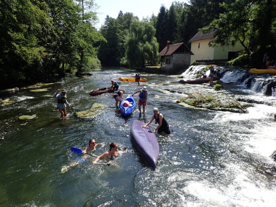 Plaváčci na slovinské řece Krka / F: archiv Víla