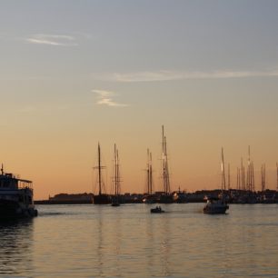 Zájezdy do Chorvatska nabízí i možnost koupání v moři (Zadar) / F: archiv Víla