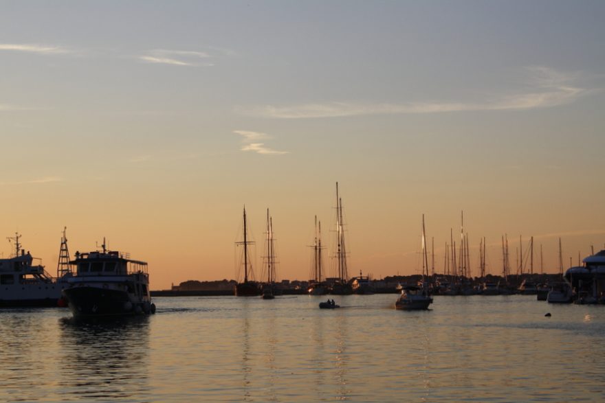 Zájezdy do Chorvatska nabízí i možnost koupání v moři (Zadar) / F: archiv Víla