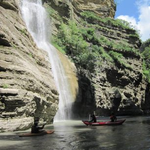 Řeka Osum v Albánii je vhodnější pro zkušené vodáky / F: archiv Víla