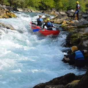 Neretva je vměstnaná do úzkého kaňonu a je vhodná spíše pro zkušené vodáky / F: archiv Víla