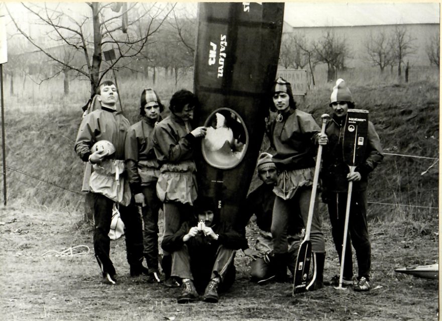 Zahájení sezóny 1976 s novým typem C2 (hlídka C2 s Borkem = brácha, Radek Halfar, Pavel Schwarz, Borek, já, Mirek Nedvěd, Sváťa Kmošťák)