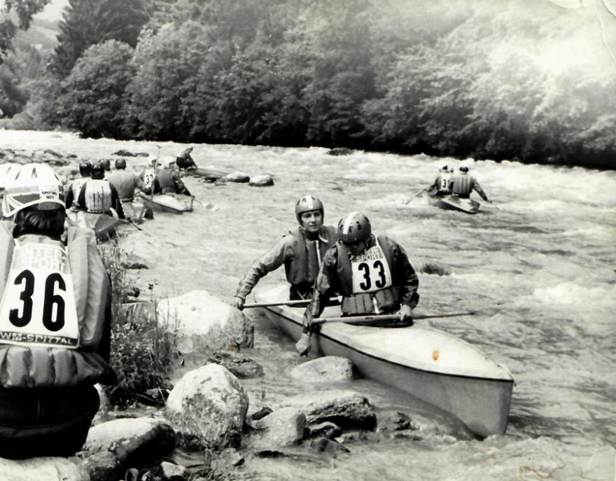 Na startu sjezdových hlídek C2, 1977 Spittal