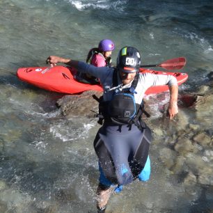 Počkej, já si zapomněl kajak.