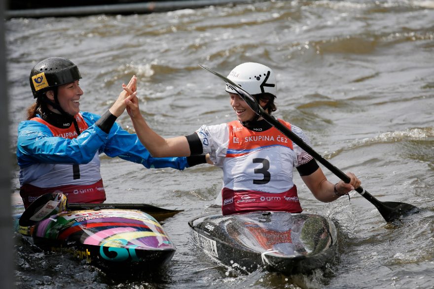 Kateřina Kudějová a Amálie Hilgertová / F: Martin Hladík, kanoe.cz