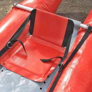 Detail sedačky, ještě chybí provléknout provázky