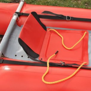 Přivazování sedačky k palubě