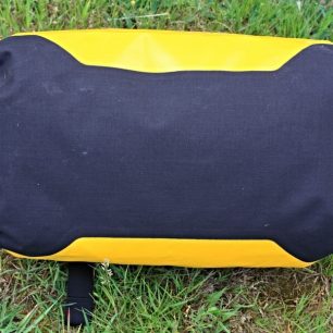 Dno je z vnější strany zesílené Cordurou