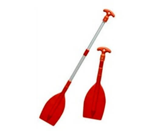 Teleskopické pádlo umí růst s dětmi a je celkem levné (cca 390,- Kč). Vystačí cca do 9 let.